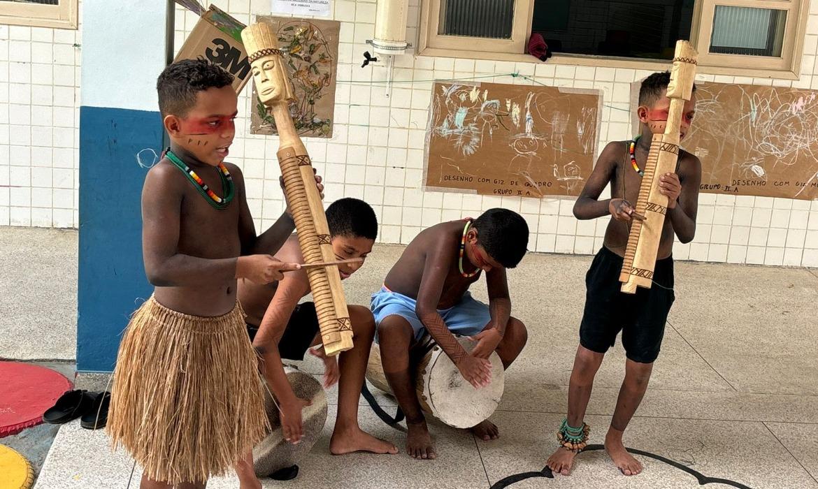 Projeto “Cultura dos Povos Indígenas” leva encantamento e experiência a crianças do Cmei Chapeuzinho Vermelho