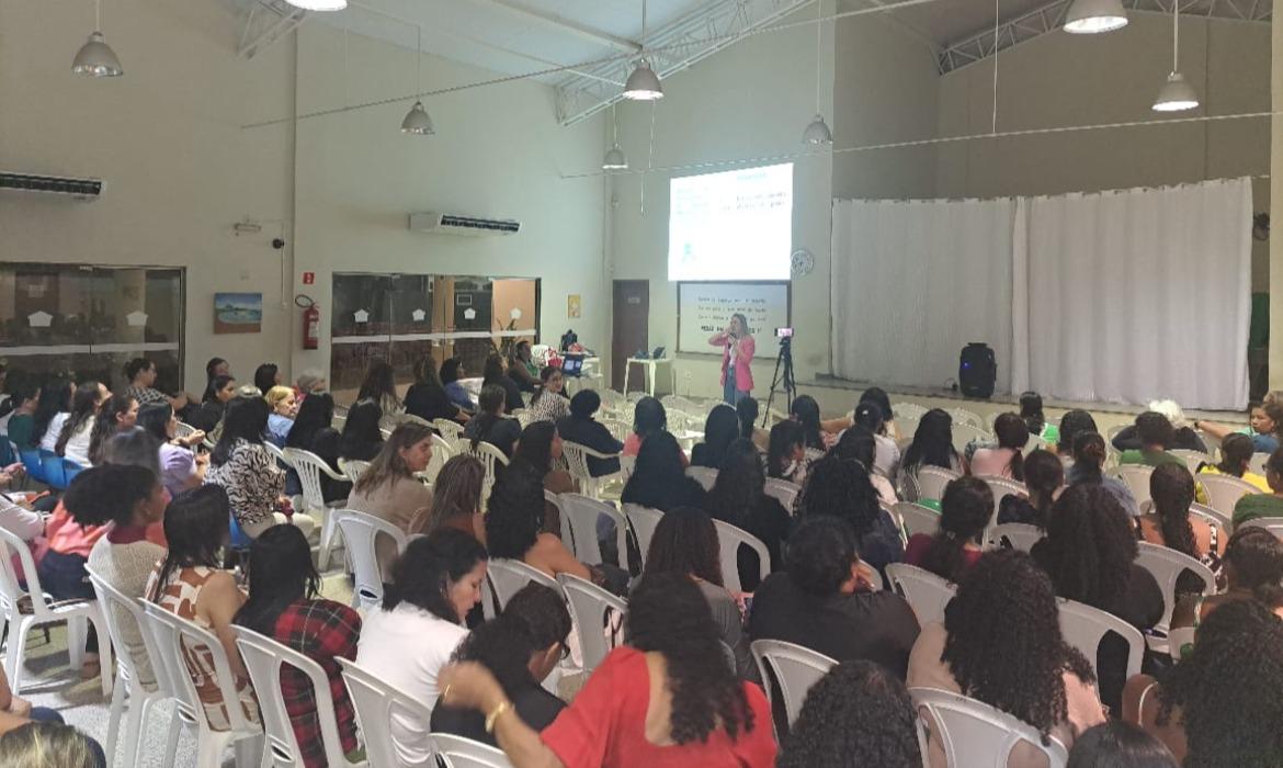 Professores e profissionais da Educação participam de palestra sobre "Saúde Mental: Desafios e Oportunidades”