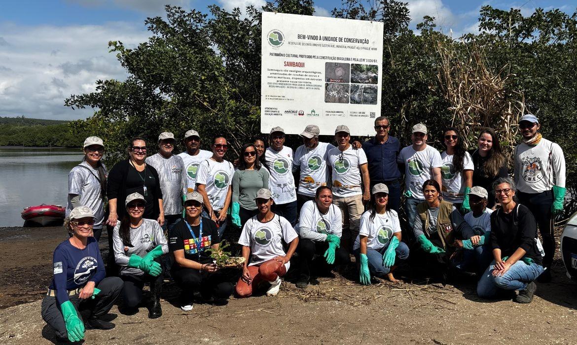 Mutirão de limpeza no manguezal recolhe quase 150 quilos de resíduos