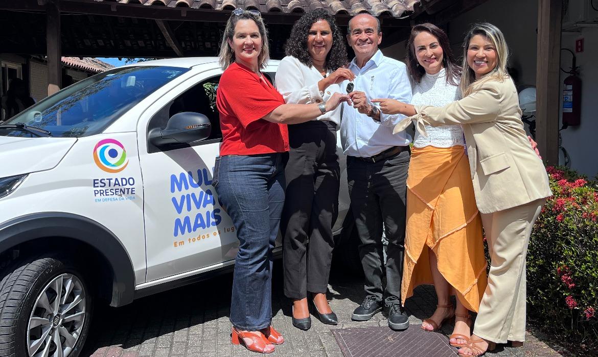 Aracruz dá mais um passo na defesa das mulheres com a entrega do Kit Mulher Viva+