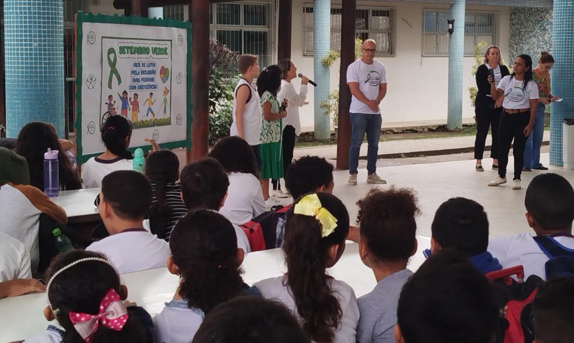 Setembro Verde: Emef Placidino Passos promove um emocionante momento reflexivo à inclusão social
