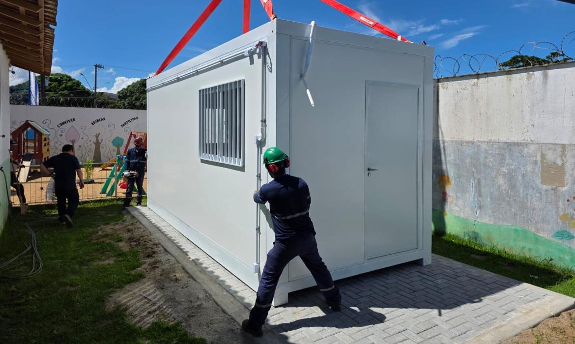 Educação inicia instalação de salas modulares em escolas da Rede Municipal de Ensino