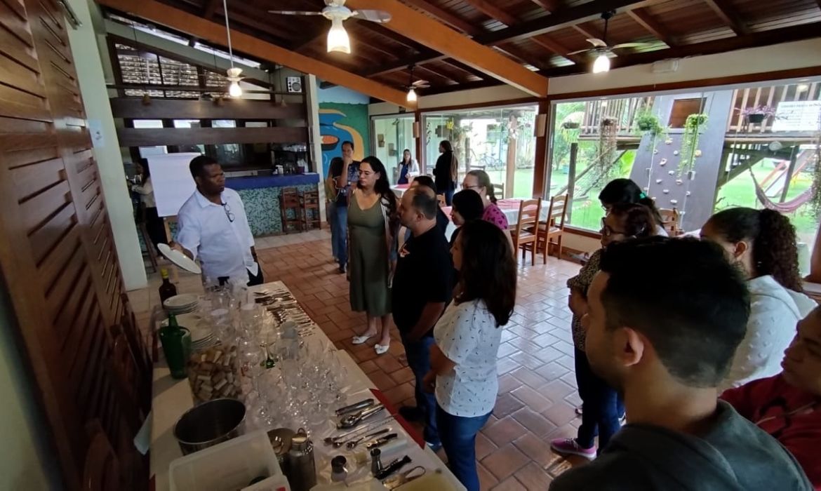 Curso de Garçom: Prefeitura de Aracruz capacitará profissionais para melhor atender o cliente