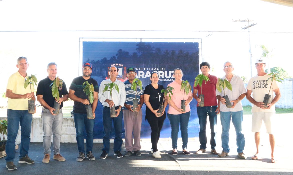 Semana do Agricultor é encerrada com lançamento de programas, entrega de materiais e assinatura de convênios