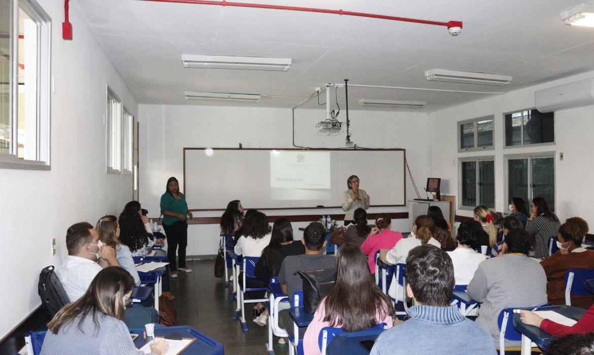 Médicos e enfermeiros da Rede Municipal de Saúde participam de reunião técnica sobre o monkeypox (varíola do macaco)
