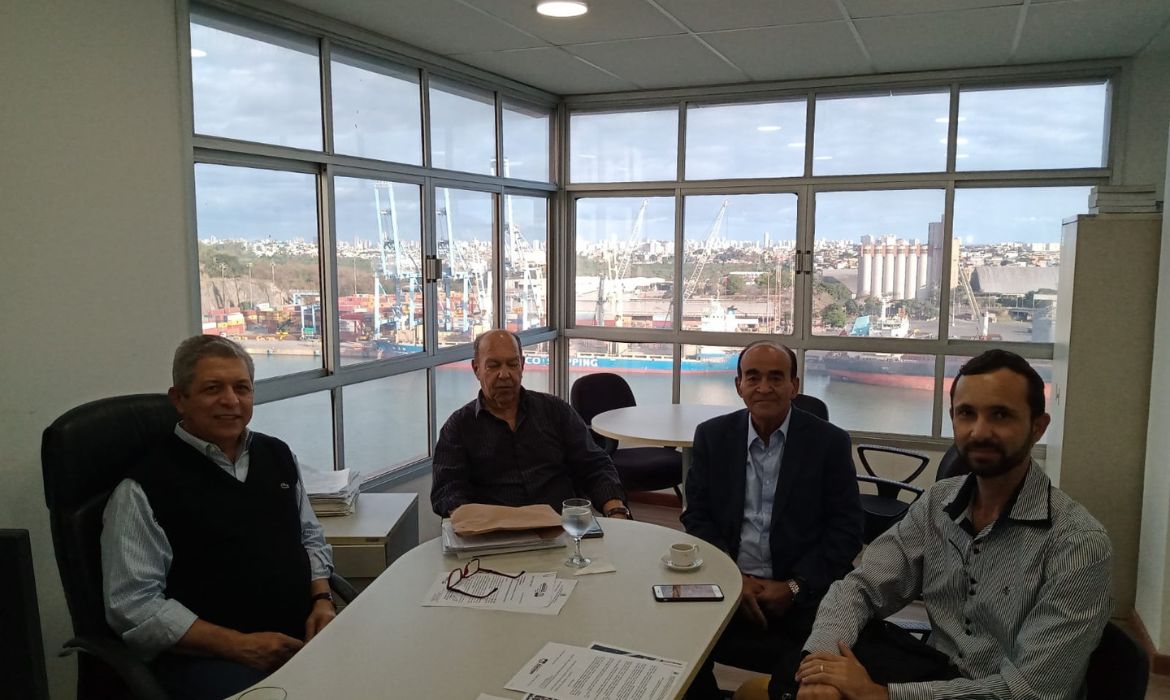 Dr. Coutinho se reúne com secretário de Estado de Saneamento, Habitação e Desenvolvimento Urbano para viabilizar recursos