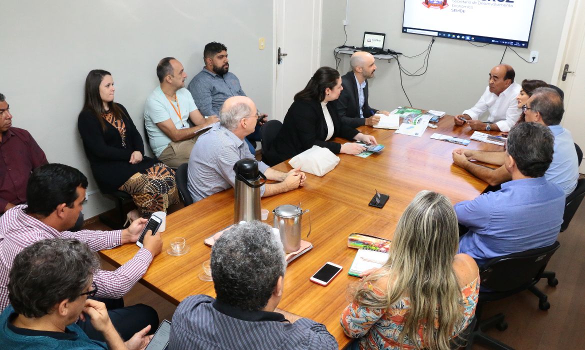 Prefeito Dr. Coutinho recebe visita de representante do consulado dos Estados Unidos (Seção Rio de Janeiro)