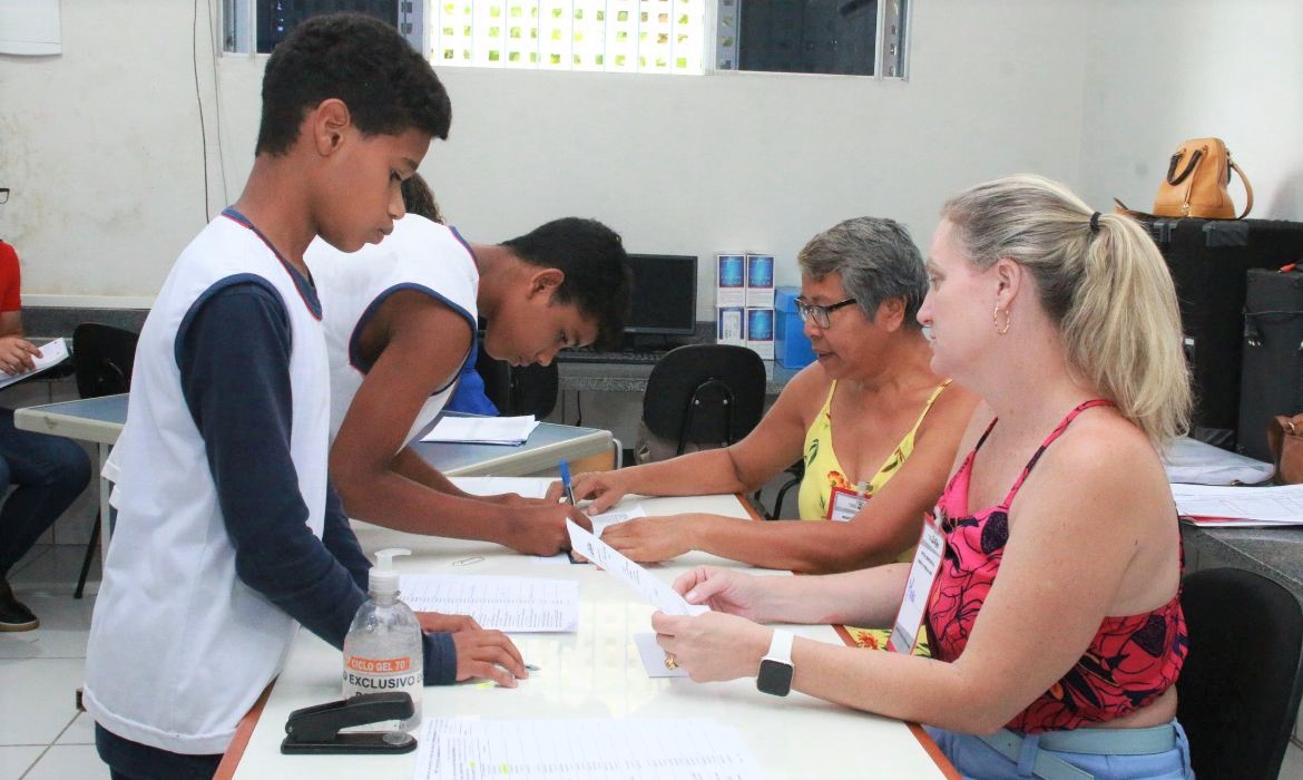 Gestão democrática: votação para escolha de diretores e vices acontece nas unidades escolares