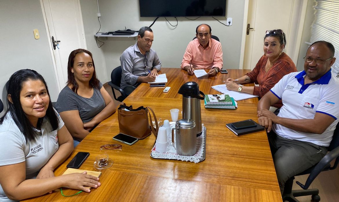 Moradores da Barra do Riacho apresentaram demandas ao prefeito Dr. Coutinho
