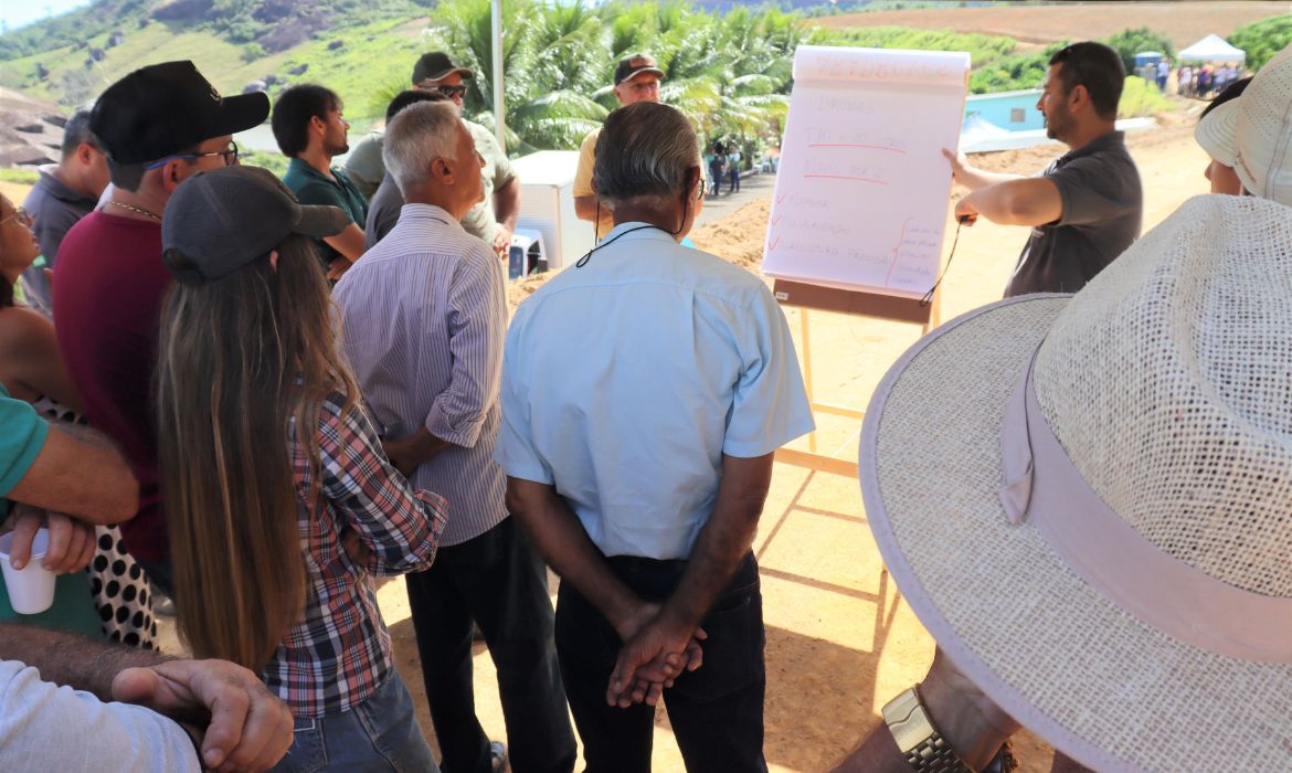 Produtores aracruzenses participam de Dia de Campo sobre café conilon