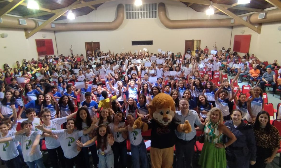 Mais de 180 alunos recebem certificados do PROERD na última cerimônia de formatura de 2023