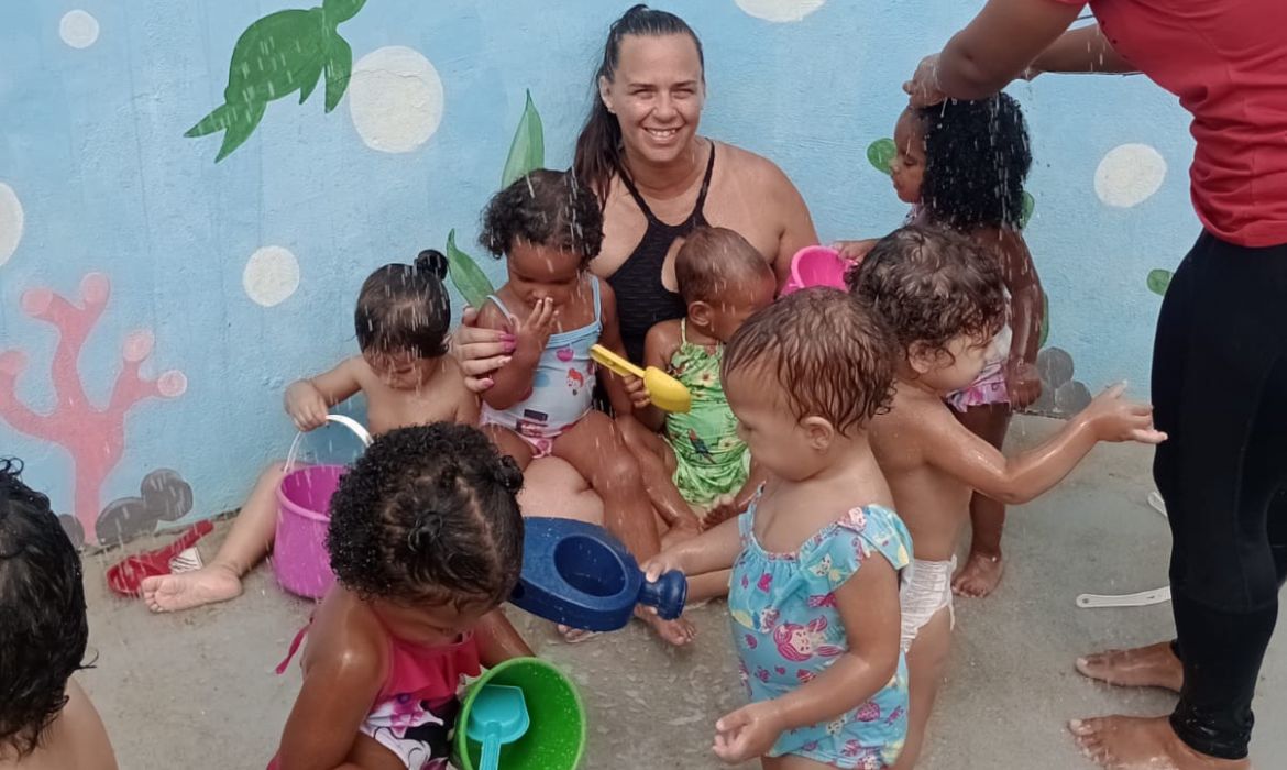 CMEB Honório Nunes de Jesus oferece banho de cascata para as crianças