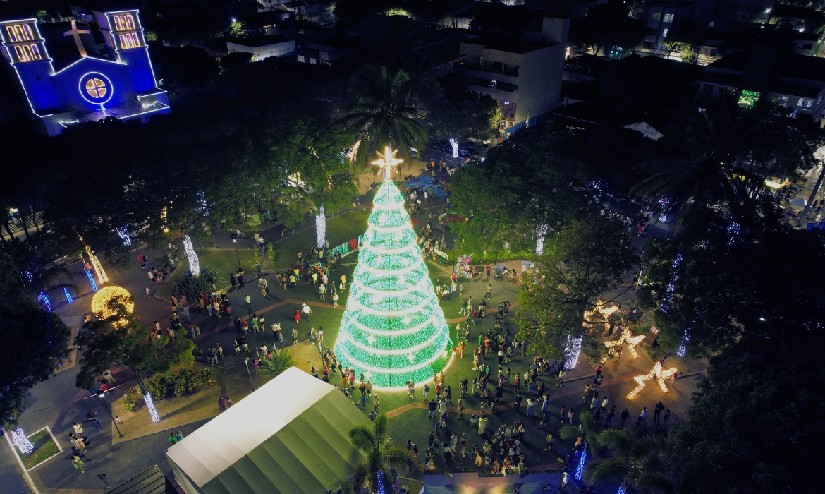 Natal Aracruz: momento especial para as famílias que lotaram a praça Monsenhor Guilherme Shmitz