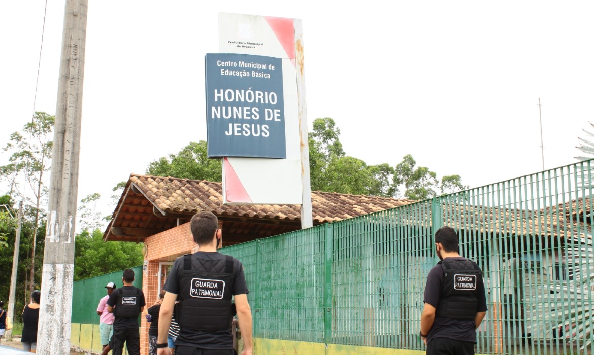 Equipe de Vigilância Patrimonial flagra ato de vandalismo a prédio público