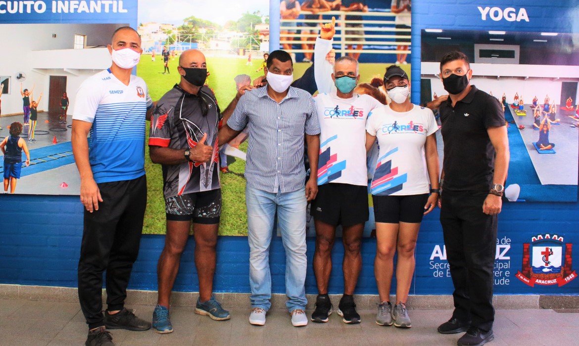 Maratonista que está percorrendo todo o Estado passa por Aracruz