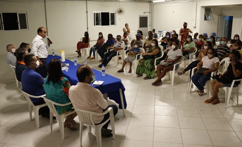 Dr. Coutinho apresenta empresa que retomará obras do Residencial Barra do Riacho