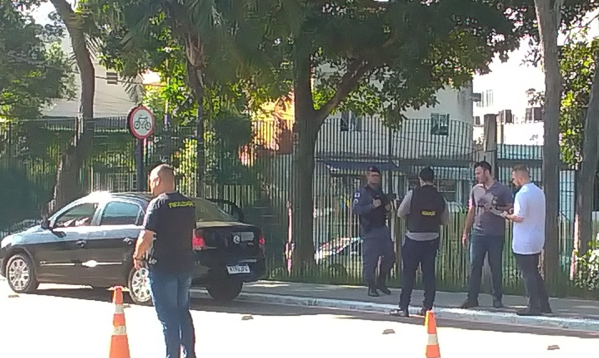 Prefeitura de Aracruz e Polícia Militar realizam fiscalização de veículos de transportes por aplicativo